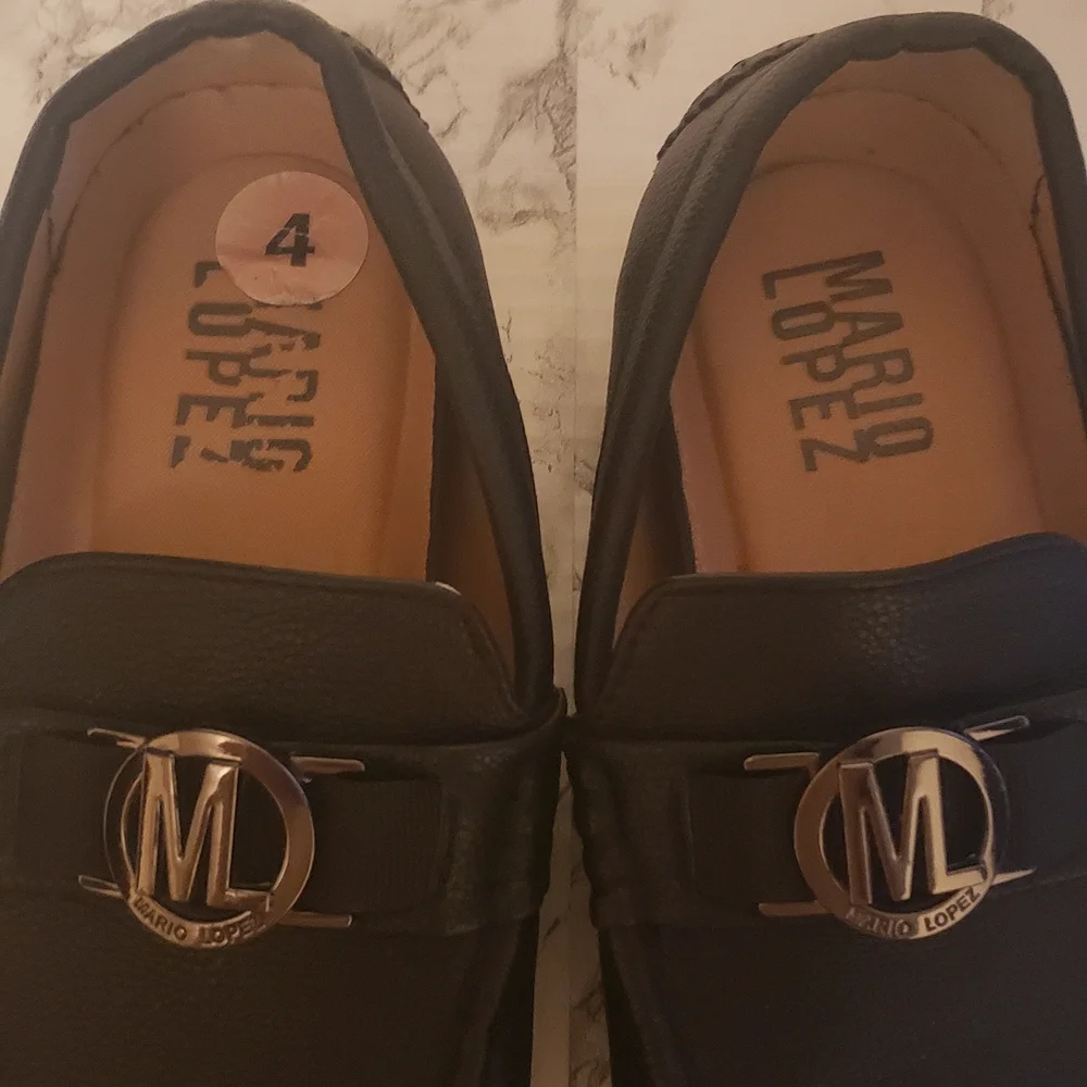 ML Women's Black Leather Loafers‎